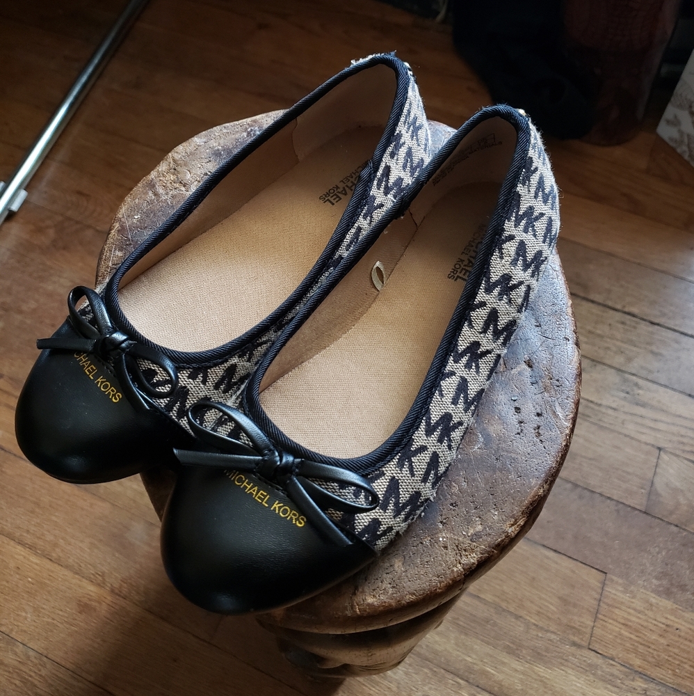 🚨MICHAEL KORS "logo" flats